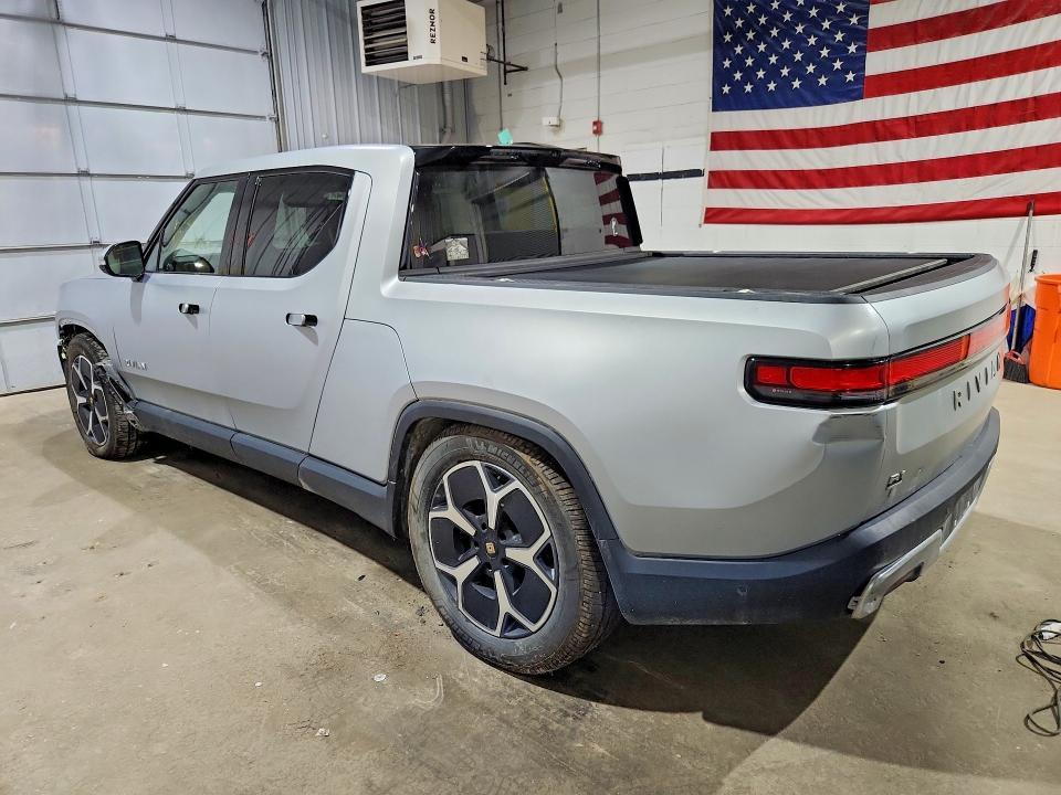 7FCTGCAA1RN030863 2024 Rivian R1T photo no. 2
