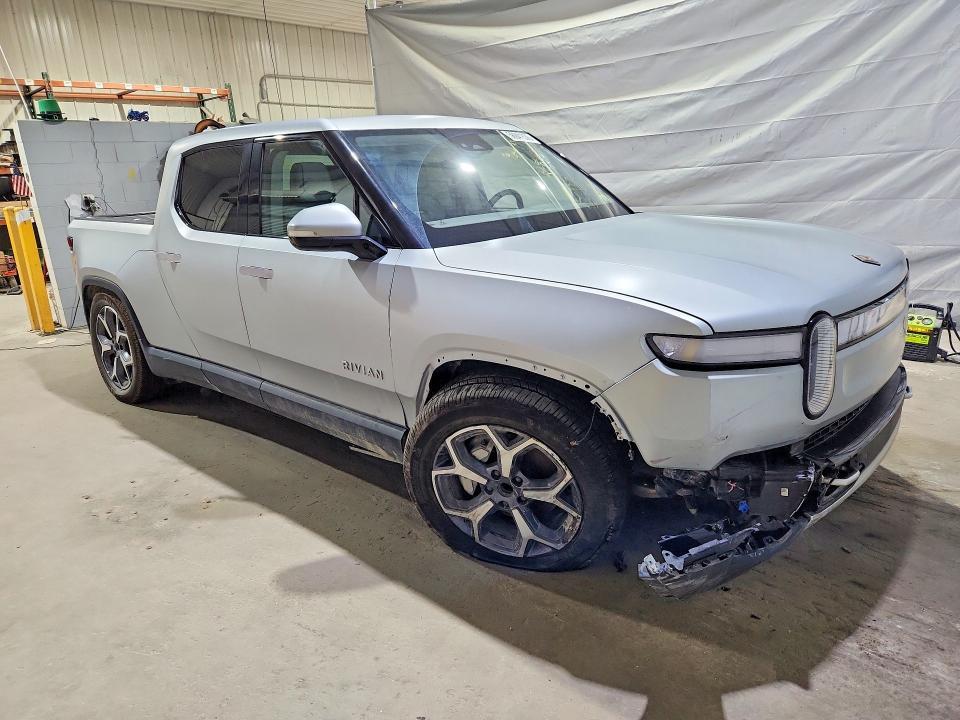 7FCTGCAA1RN030863 2024 Rivian R1T photo no. 4