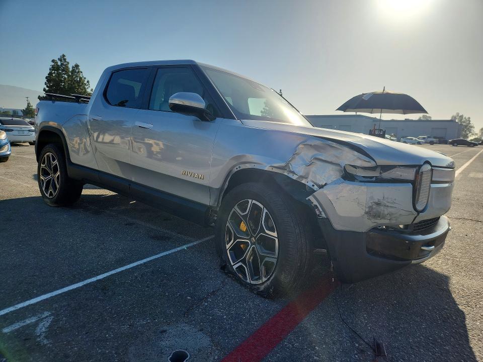 7FCTGAAA2NN011852 2022 Rivian R1T photo no. 4
