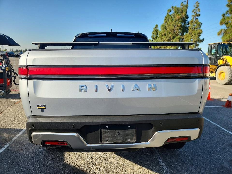 7FCTGAAA2NN011852 2022 Rivian R1T photo no. 6