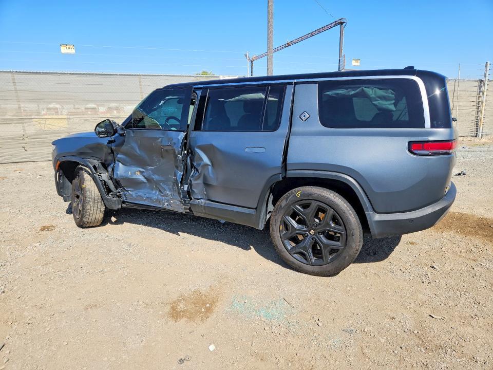 7PDSGABA4RN030708 2024 Rivian R1S photo no. 2
