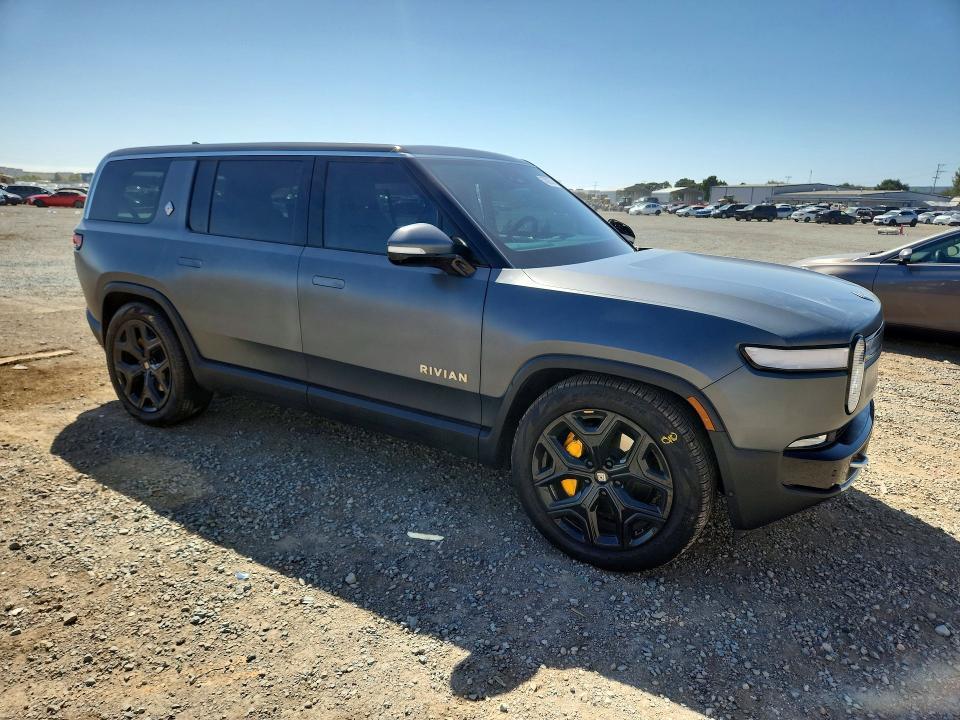 7PDSGABA4RN030708 2024 Rivian R1S photo no. 4