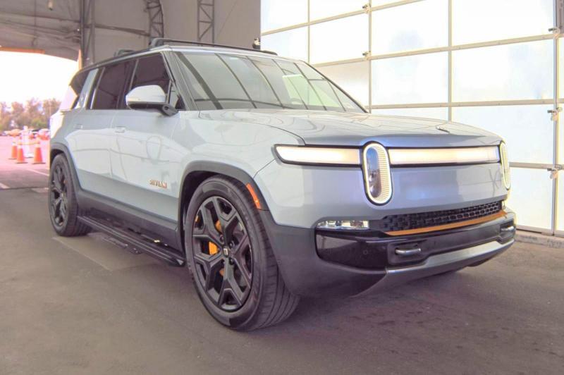 2023 Rivian R1S, Adventure