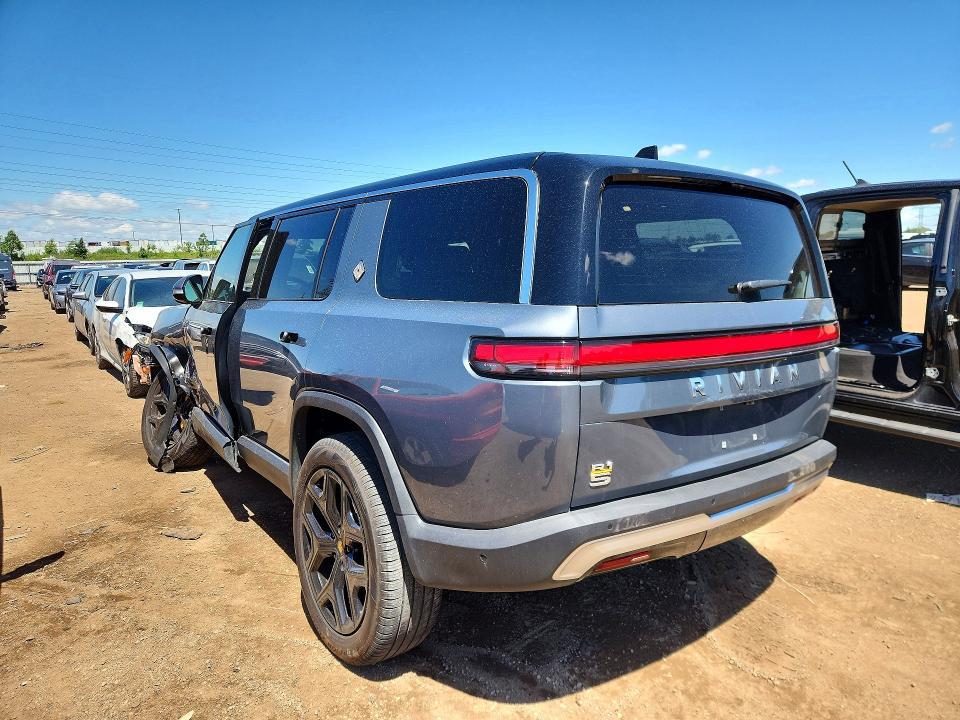 7PDSGABA1PN023602 2023 Rivian R1S photo no. 2