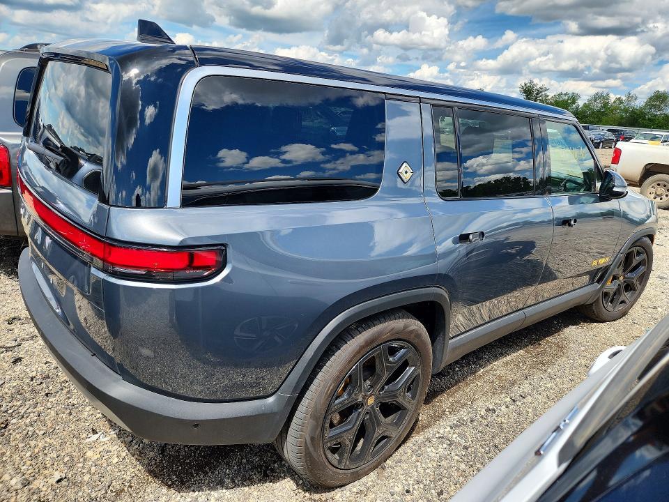 7PDSGABA1PN023602 2023 Rivian R1S photo no. 3