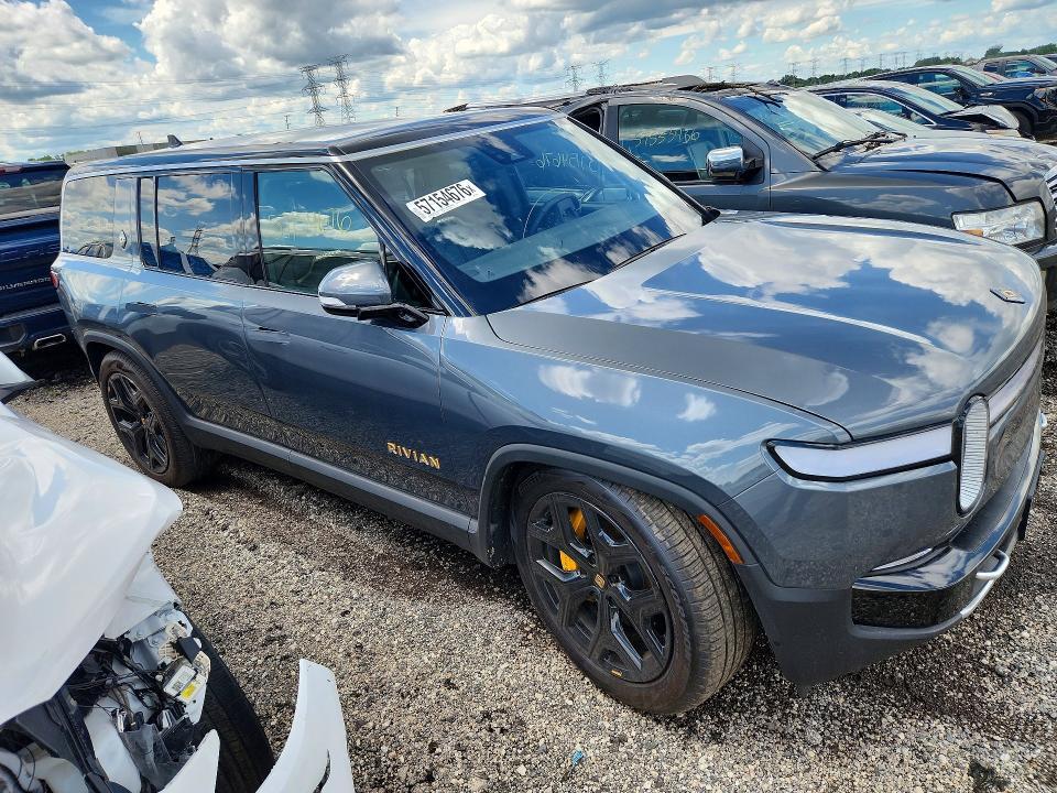 7PDSGABA1PN023602 2023 Rivian R1S photo no. 4