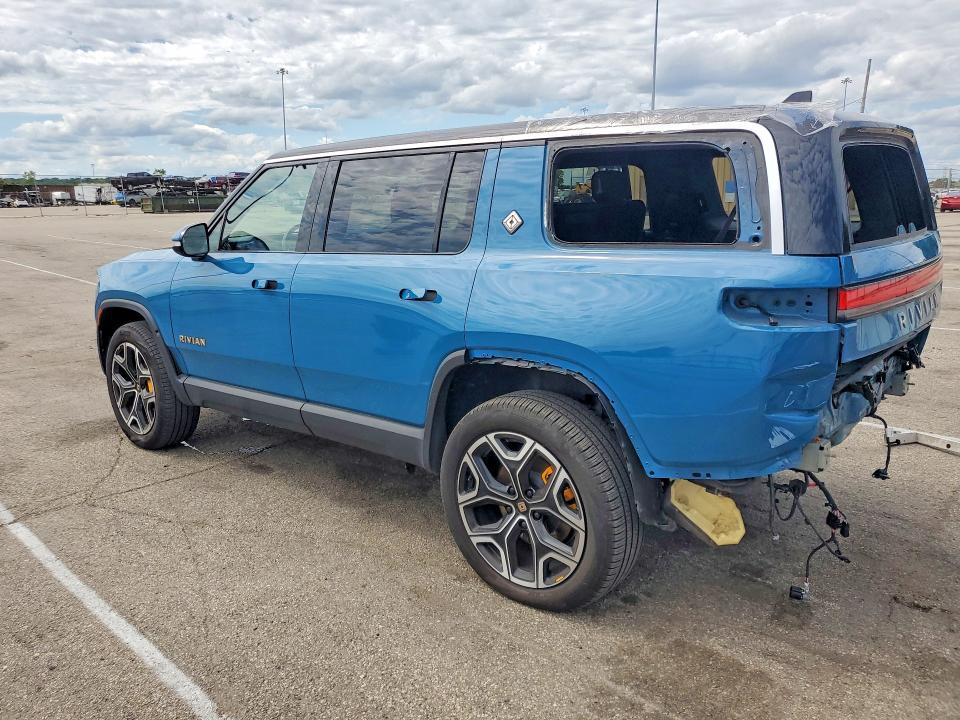 7PDSGABA3RN045264 2024 Rivian R1S photo no. 2