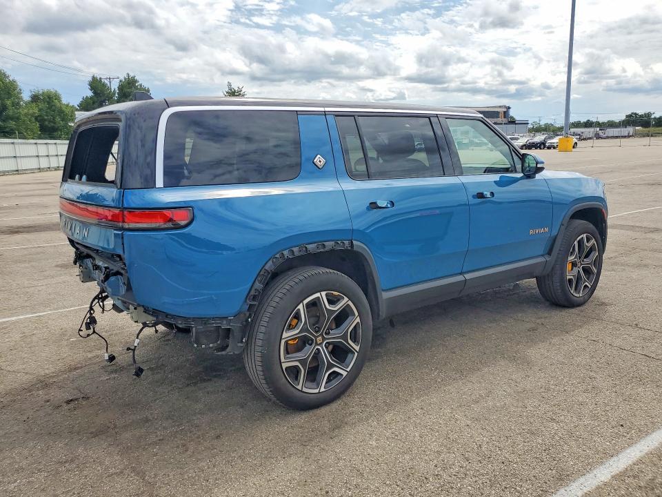 7PDSGABA3RN045264 2024 Rivian R1S photo no. 3