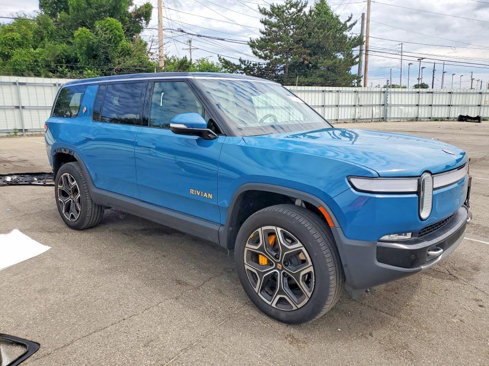 7PDSGABA3RN045264 2024 Rivian R1S photo no. 4