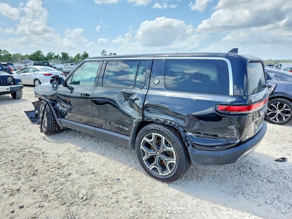 7PDSGCBA9RN045068 2024 Rivian R1S photo no. 2