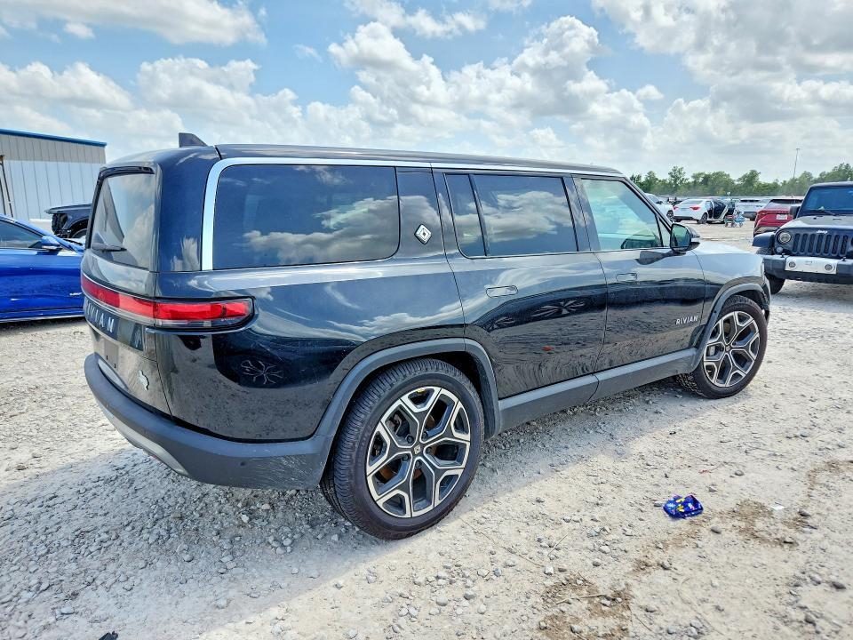 7PDSGCBA9RN045068 2024 Rivian R1S photo no. 3