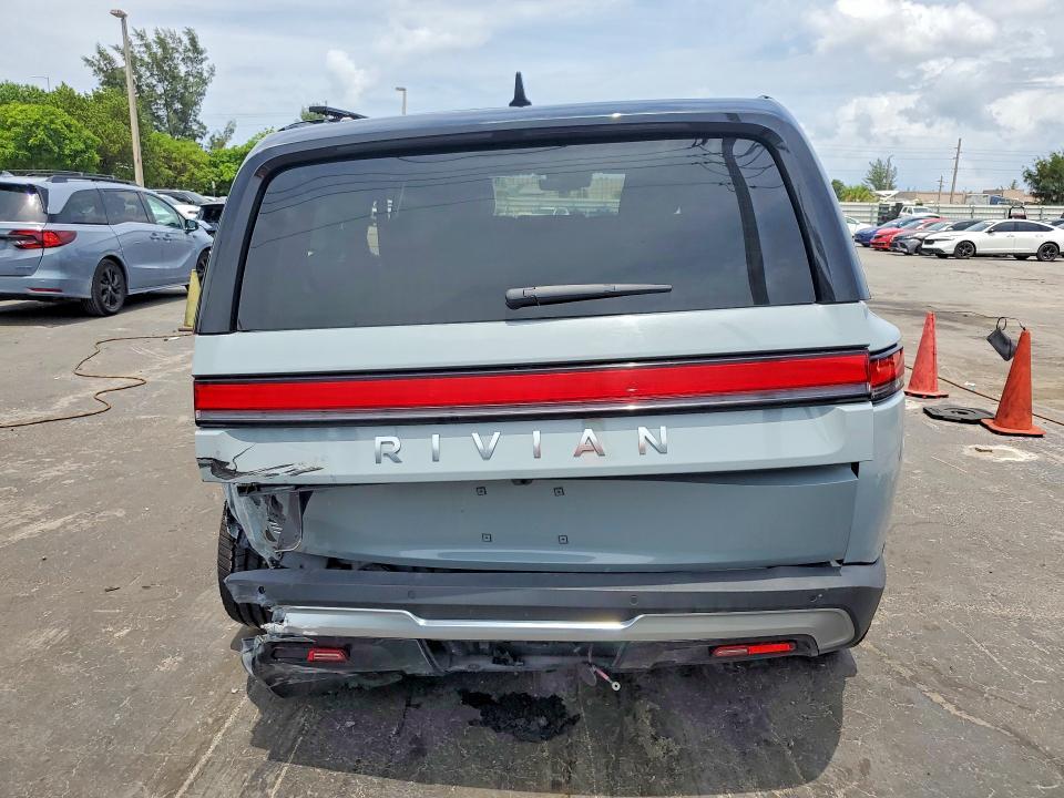 7PDSGBBA9SN054322 2025 Rivian R1S photo no. 6