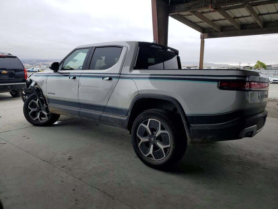 7FCTGBAA2PN028062 2023 Rivian R1T photo no. 2
