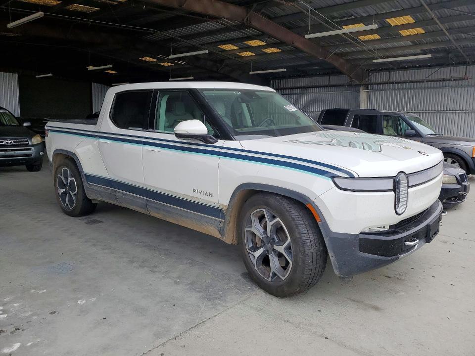 7FCTGBAA2PN028062 2023 Rivian R1T photo no. 4