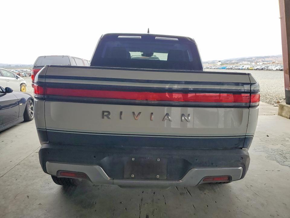 7FCTGBAA2PN028062 2023 Rivian R1T photo no. 6
