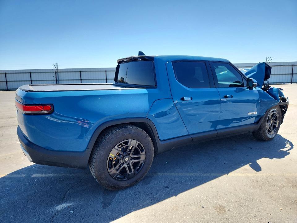 7FCTGAAAXNN003966 2022 Rivian R1T photo no. 3