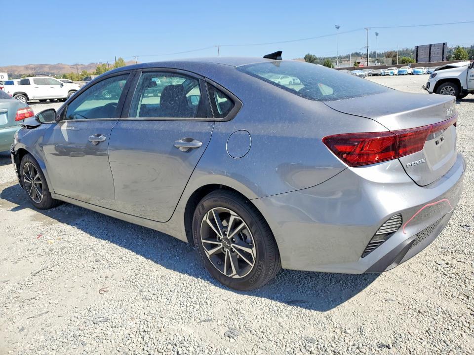 3KPF24AD8RE800983 2024 KIA Forte photo no. 2