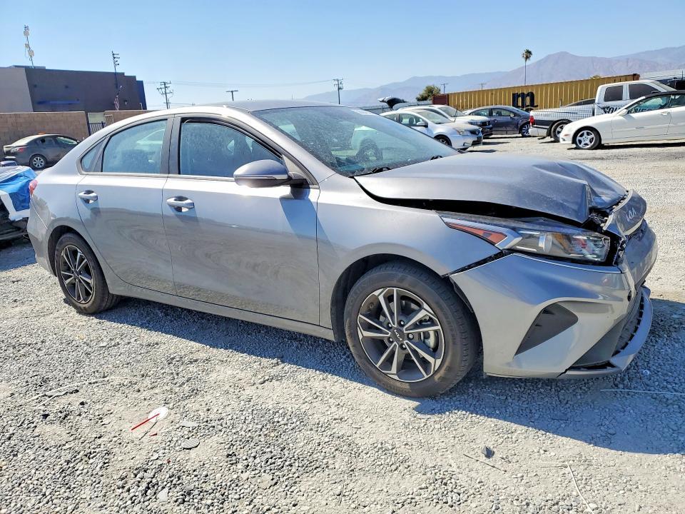 3KPF24AD8RE800983 2024 KIA Forte photo no. 4
