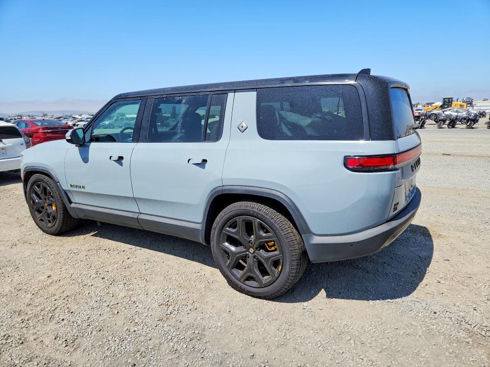 7PDSGABA5PN023814 2023 Rivian R1S photo no. 2