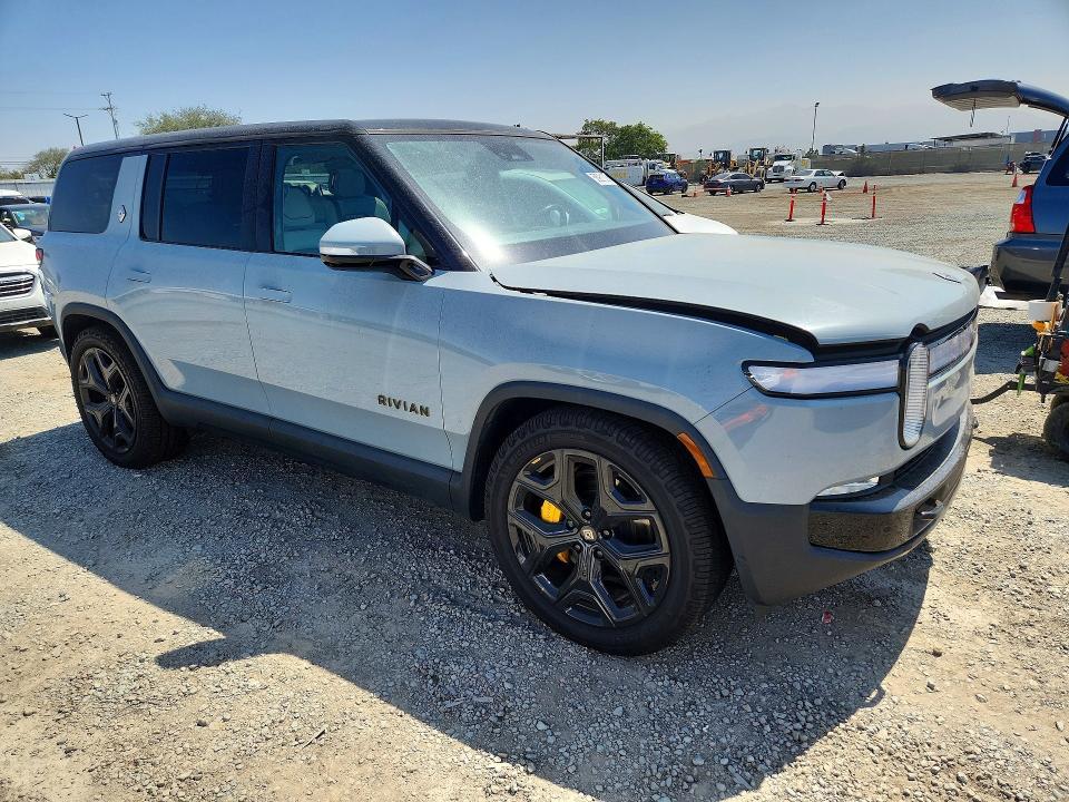 7PDSGABA5PN023814 2023 Rivian R1S photo no. 4