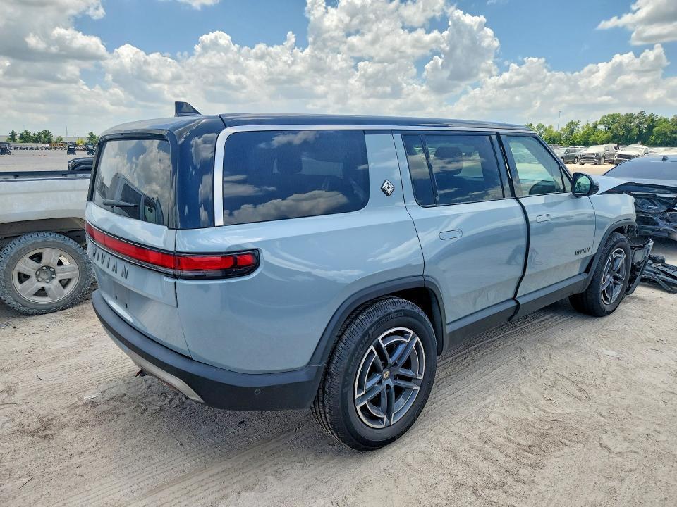 7PDSGBBA3SN053571 2025 Rivian R1S photo no. 3