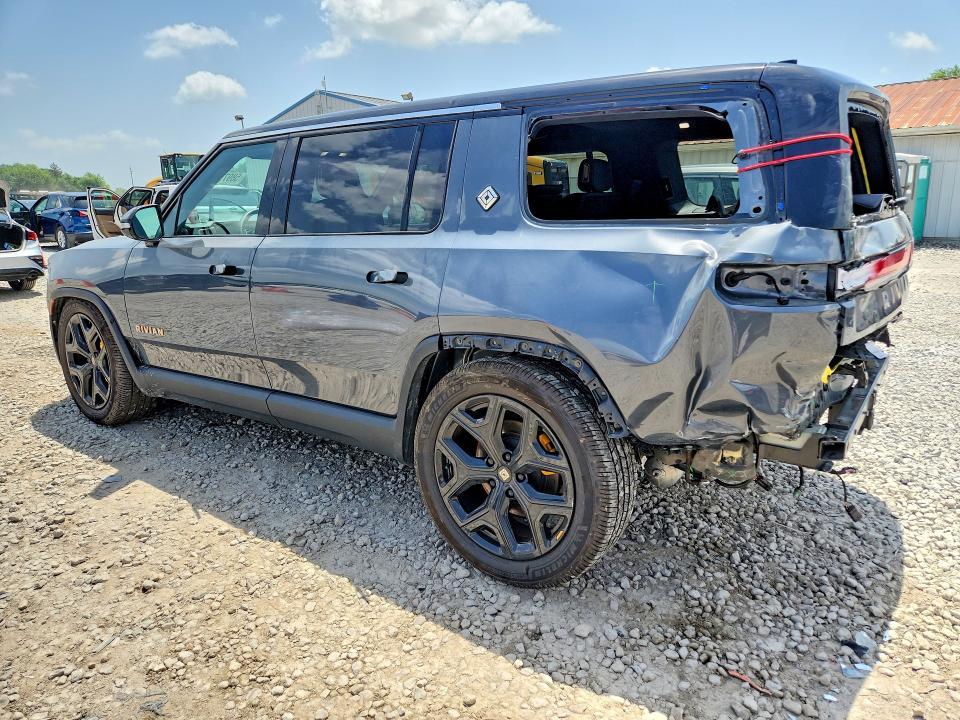 7PDSGABA3PN029594 2023 Rivian R1S photo no. 2