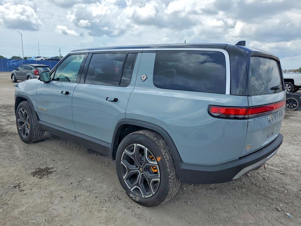 7PDSGABL0PN005982 2023 Rivian R1S photo no. 2