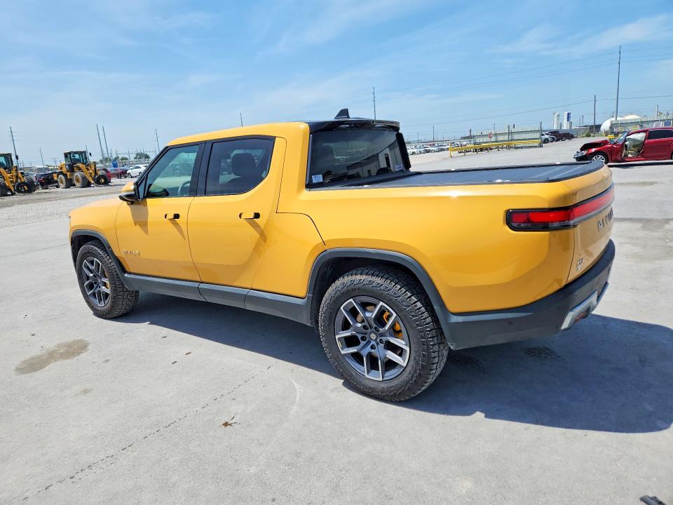 7FCTGAAL1NN004473 2022 Rivian R1T photo no. 2