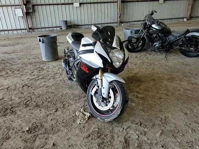 JS1GR7MA3K7100050 2019 Suzuki GSX-R750 photo no. 9