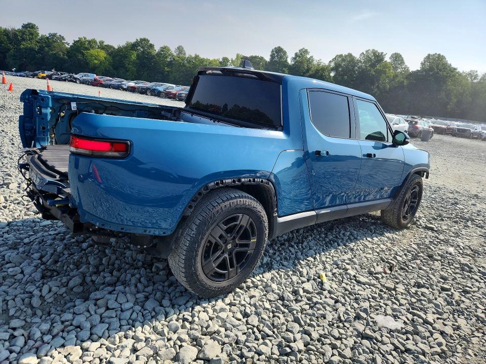 7FCTGAAA8NN011189 2022 Rivian R1T photo no. 3