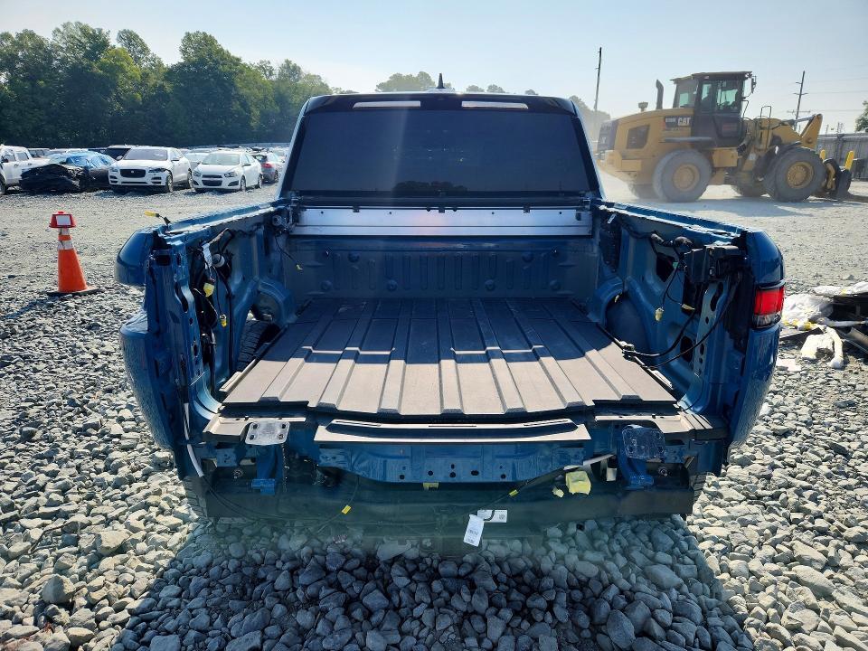 7FCTGAAA8NN011189 2022 Rivian R1T photo no. 6