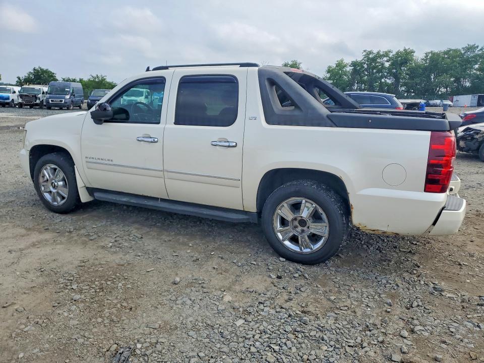 3GNVKGE00AG228733 2010 Chevrolet Avalanche photo no. 2