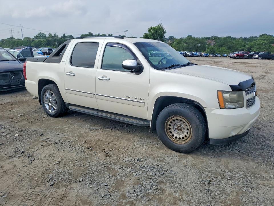 3GNVKGE00AG228733 2010 Chevrolet Avalanche photo no. 4
