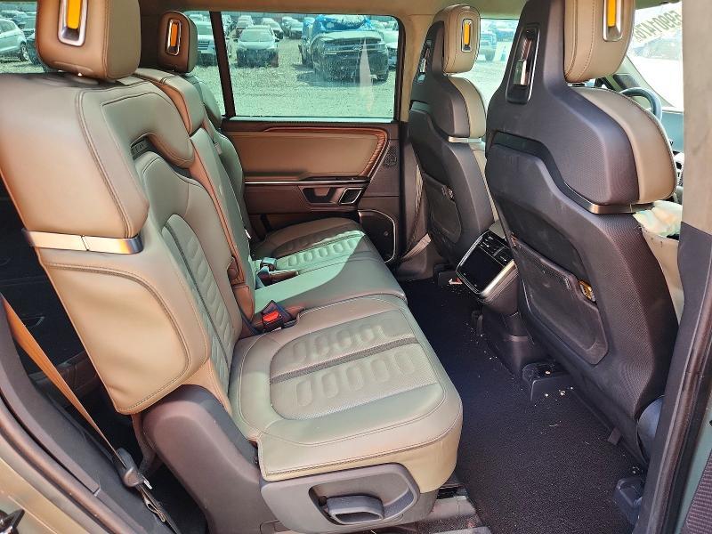 7PDSGABL6PN009440 2023 Rivian R1S photo no. 10