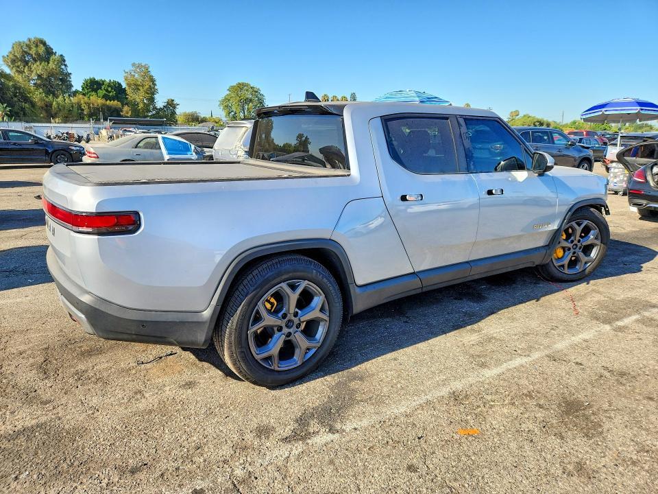 7FCTGAAL8NN006771 2022 Rivian R1T photo no. 3