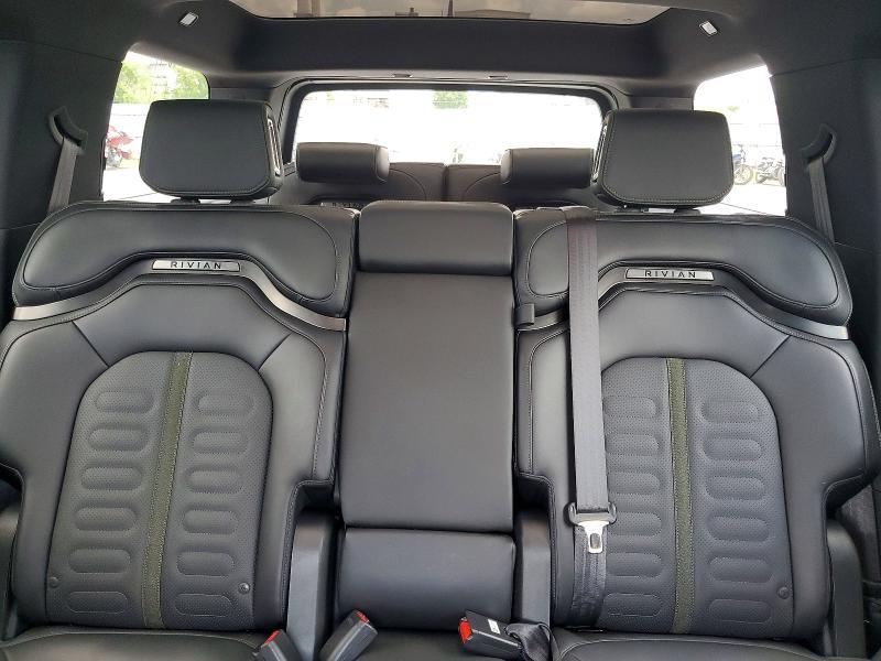 7PDSGBBA6SN057582 2025 Rivian R1S photo no. 10