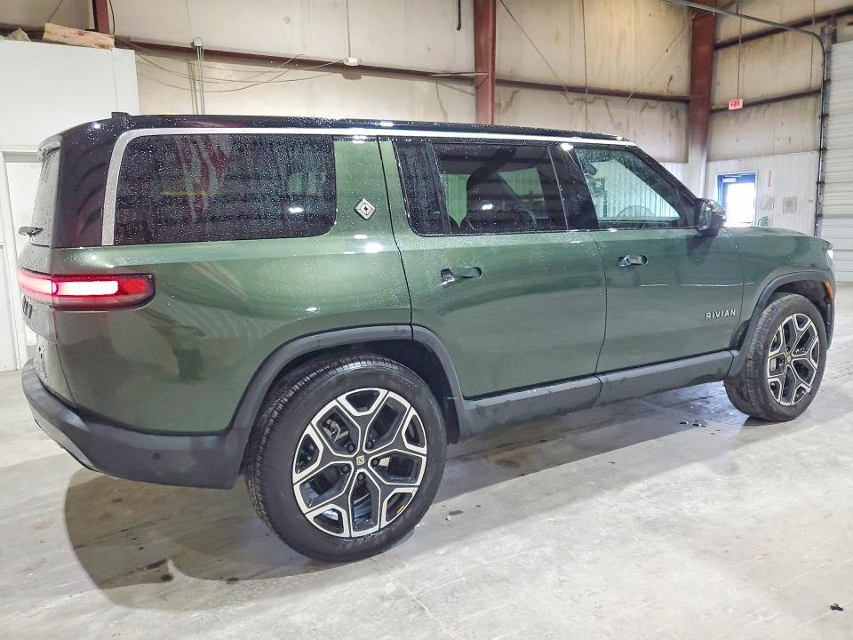 7PDSGBBA6SN057582 2025 Rivian R1S photo no. 3