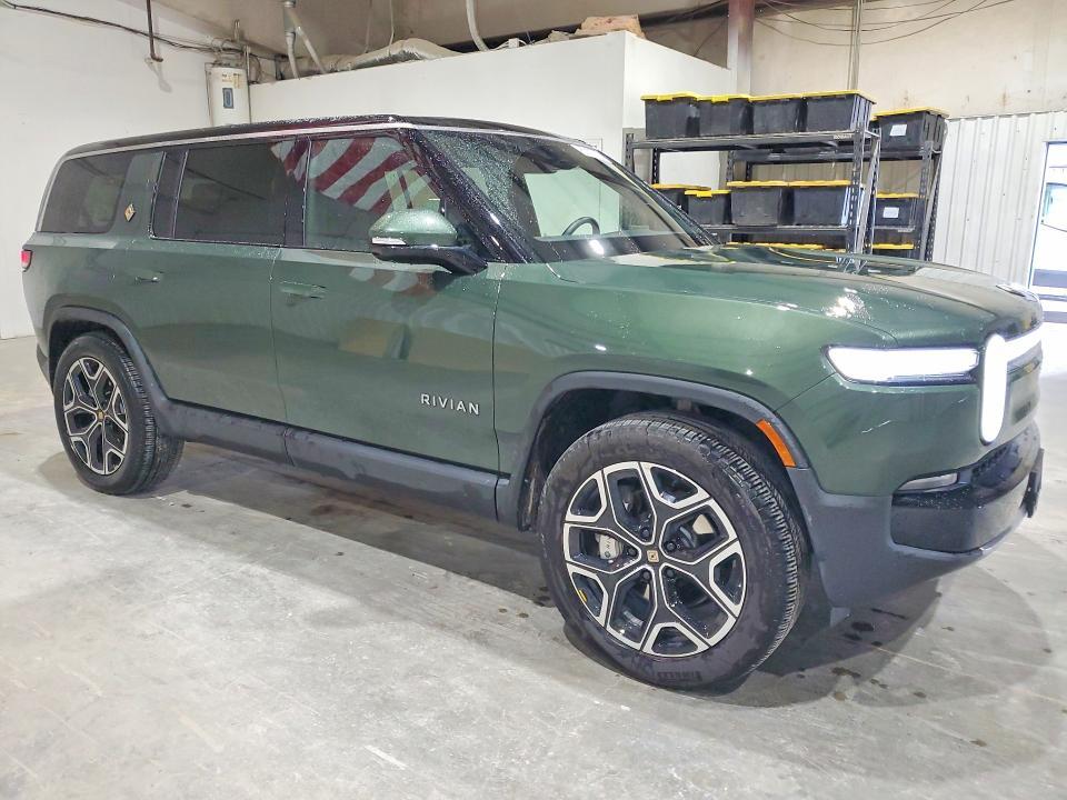 7PDSGBBA6SN057582 2025 Rivian R1S photo no. 4