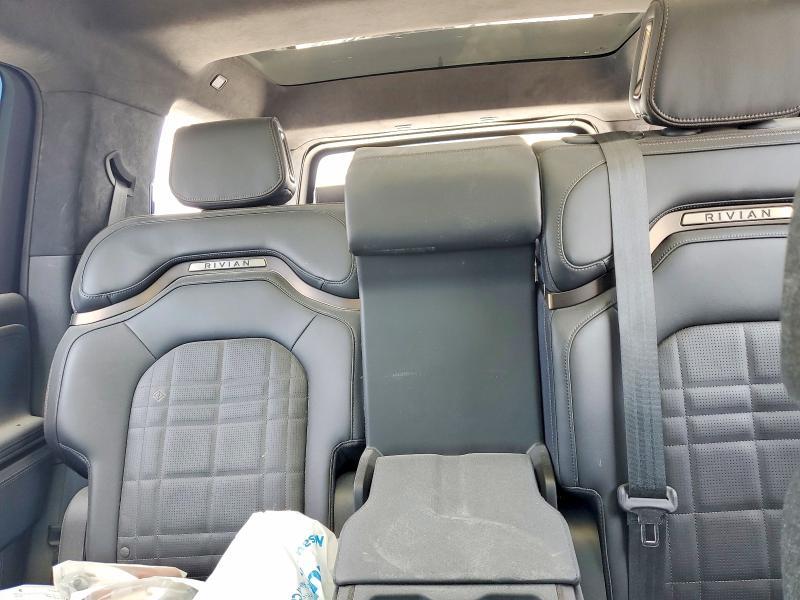 7PDSGCBP4SN065223 2025 Rivian R1S photo no. 10