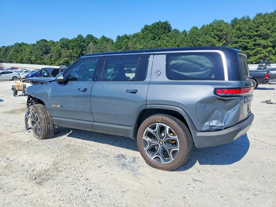 7PDSGABL3PN020878 2023 Rivian R1S photo no. 2