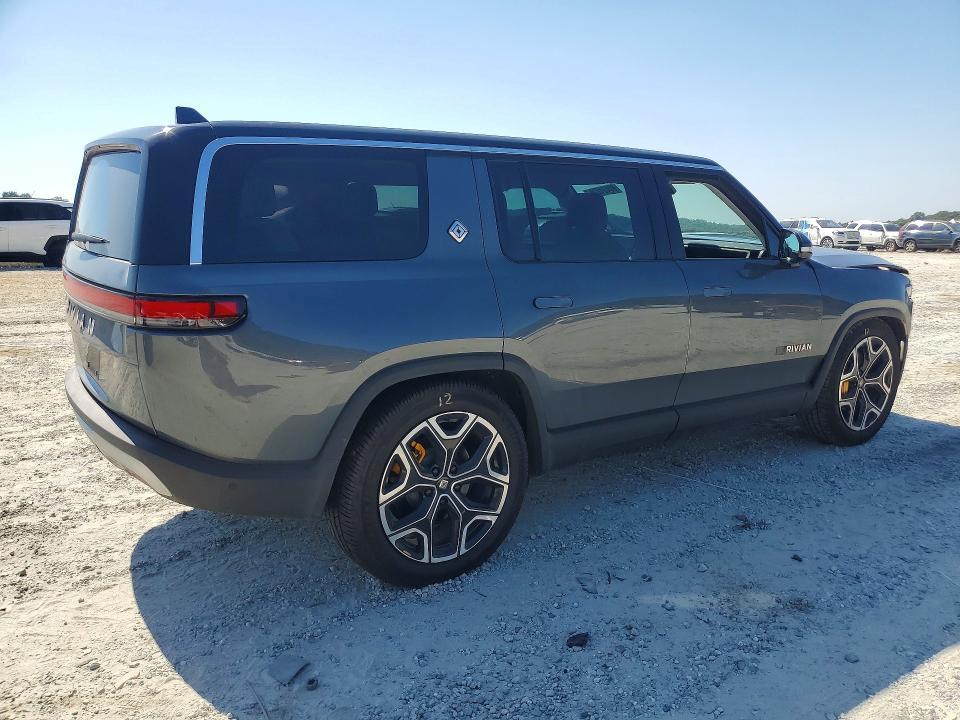7PDSGABL3PN020878 2023 Rivian R1S photo no. 3