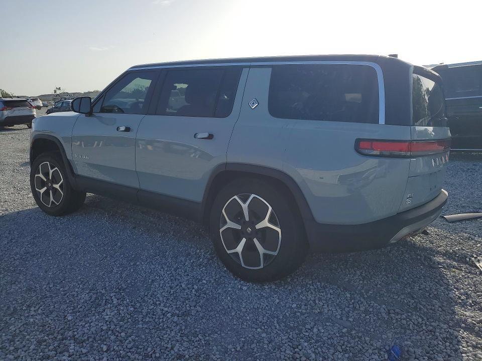 7PDSGBBA2RN037260 2024 Rivian R1S photo no. 2