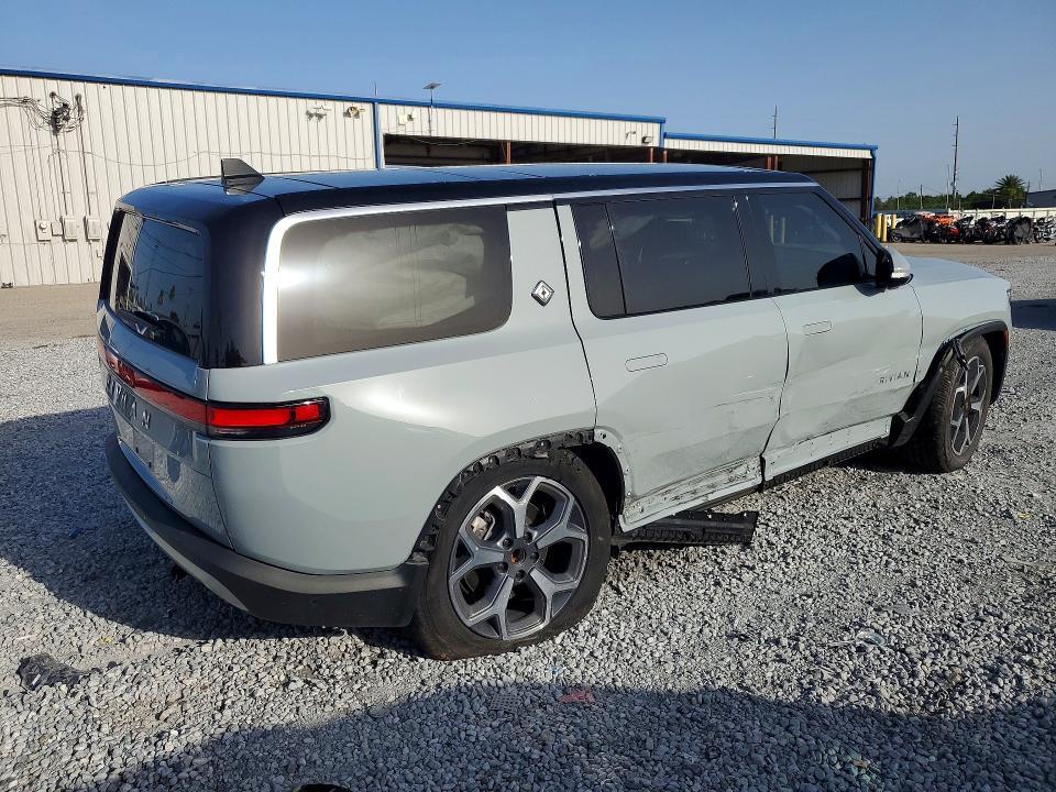 7PDSGBBA2RN037260 2024 Rivian R1S photo no. 3