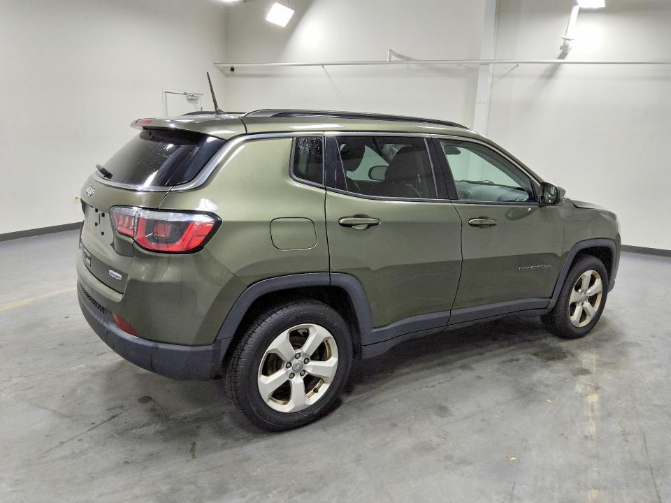 3C4NJDBBXHT672140 2017 Jeep Compass photo no. 3
