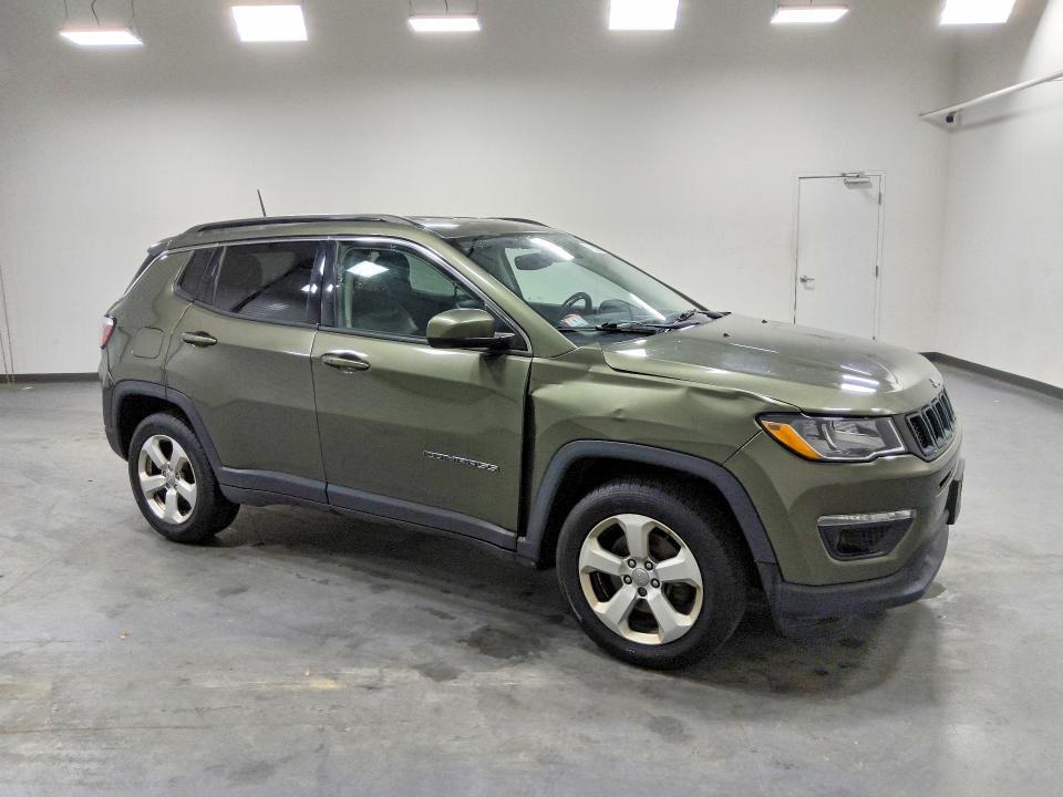 3C4NJDBBXHT672140 2017 Jeep Compass photo no. 4