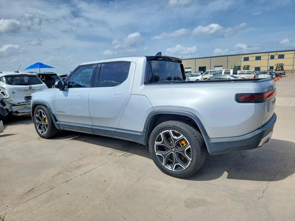 7FCTGAAA9PN019563 2023 Rivian R1T photo no. 2