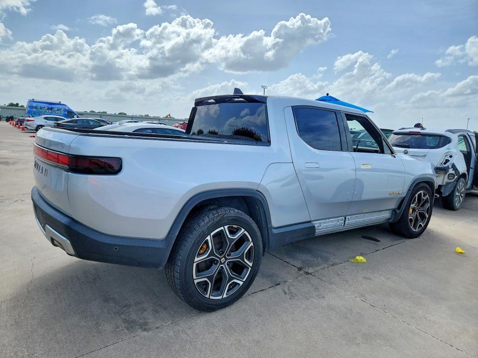 7FCTGAAA9PN019563 2023 Rivian R1T photo no. 3