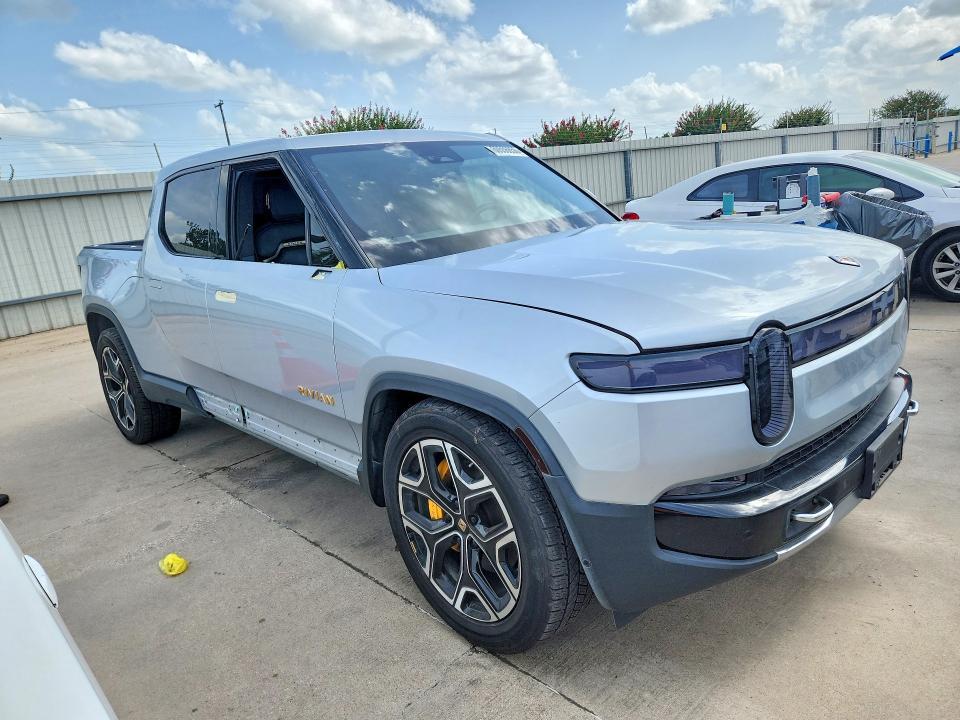 7FCTGAAA9PN019563 2023 Rivian R1T photo no. 4