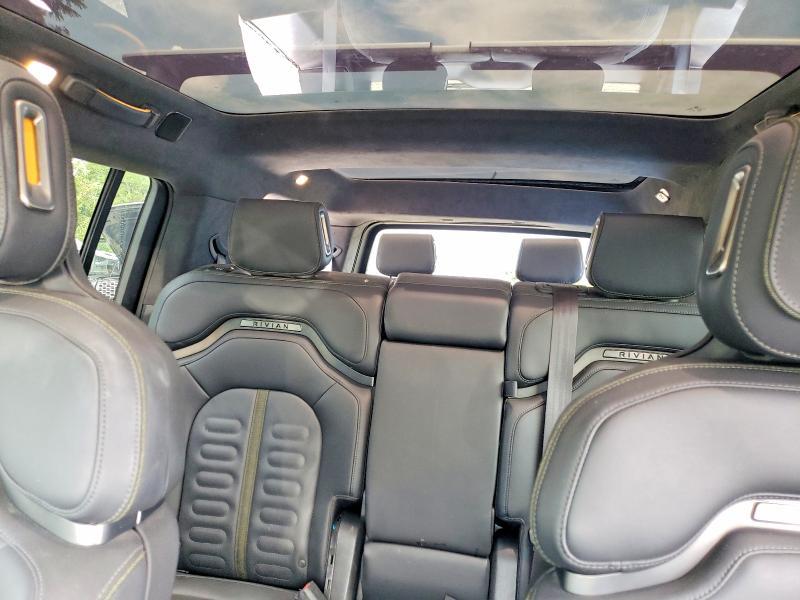 7PDSGABLXPN020988 2023 Rivian R1S photo no. 10