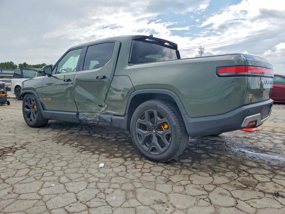 7FCTGAAL8NN002848 2022 Rivian R1T photo no. 2